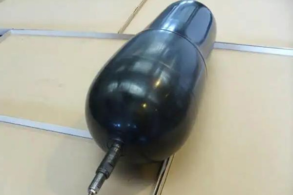 蓄能器里面的液壓油有哪些污染與危害？